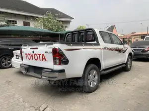 Toyota Hilux SR5 4x4 2019 White