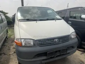 Toyota HiAce 2005 White