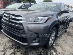 Toyota Highlander XLE 4dr SUV AWD (3.5L 6cyl 6A) 2015 Gray