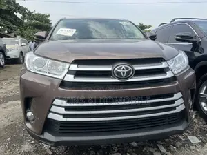 Toyota Highlander XLE 4x4 V6 (3.5L 6cyl 8A) 2018 Brown