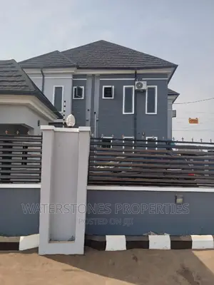 3bdrm Block of Flats in Asaba, Oshimili South for sale