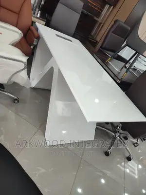 Mordern Executive Office Table 1.8mitre