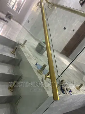 Staircase 10mm Design With a Gold Accessories