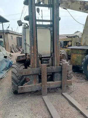 7.5 Tons Manitou Forklift (Standard Company Use)