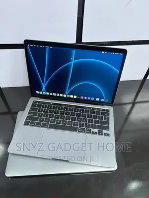 Laptop Apple MacBook Pro 2020 16GB Intel Core I5 SSD 500GB
