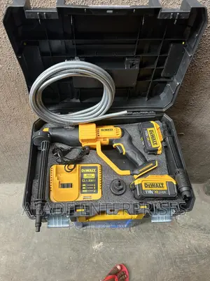Dewalt 118v Industrial High Pressure Washer X 2 Batteries