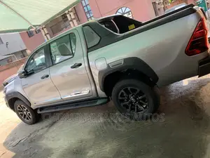 New Toyota Hilux 2022 Gray