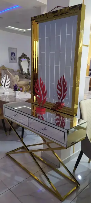 Simple Classic Standard Quality Console Mirror With Table