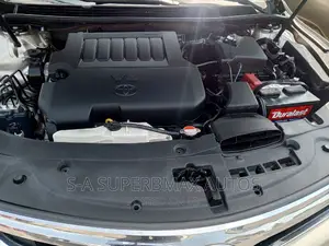 Toyota Avalon XLE Premium 4dr Sedan (3.5L 6cyl 6A) 2015 Gold