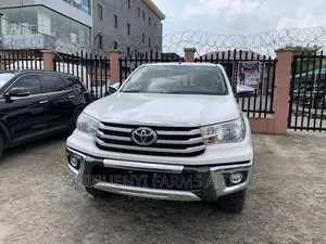 Toyota Hilux SR5 4x4 2019 White