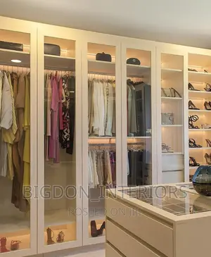 Walk-in Closet and Wardrobe