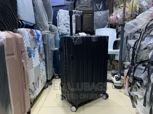 Medium Size Aluminum Frame Unbreakable Travel Luggage