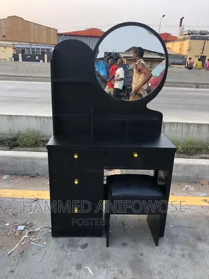 Dressing Mirror With Seet