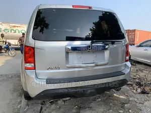 Honda Pilot LX 4dr SUV (3.5L 6cyl 5A) 2012 Silver