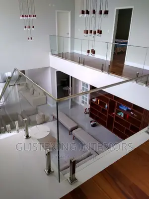 Modern Staircase Design With a 10mm Tempered Glass