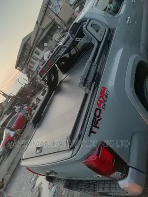 Rolling Boot Cover With Complete Rugged Off Road Spoiler :