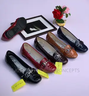High Quality Fashion Flat Sole Shoe and Sandal