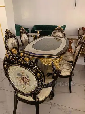 Royal Exquisite Wooden Dining Table With 6 Seaters