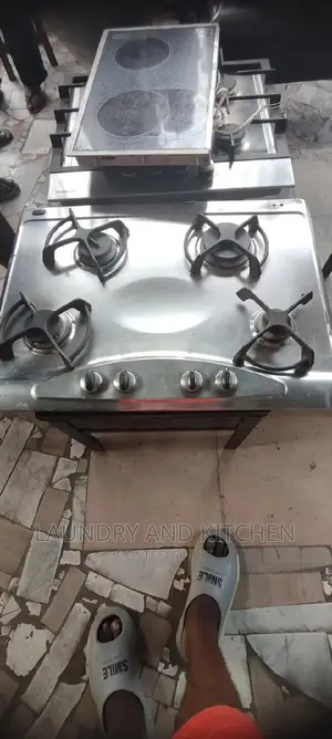 4 Burner Table Top Gas Cooker With Stainless Steel Body