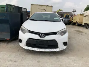 Toyota Corolla LE Premium 4dr Sedan (1.8L 4cyl CVT) 2014 White