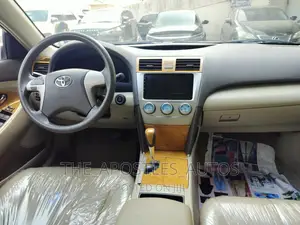Toyota Camry XLE V6 4dr Sedan (3.5L 6cyl 6AM) 2009 Gold