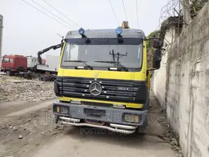 7 Tonnes Mercedes Hiab 6 Tyres