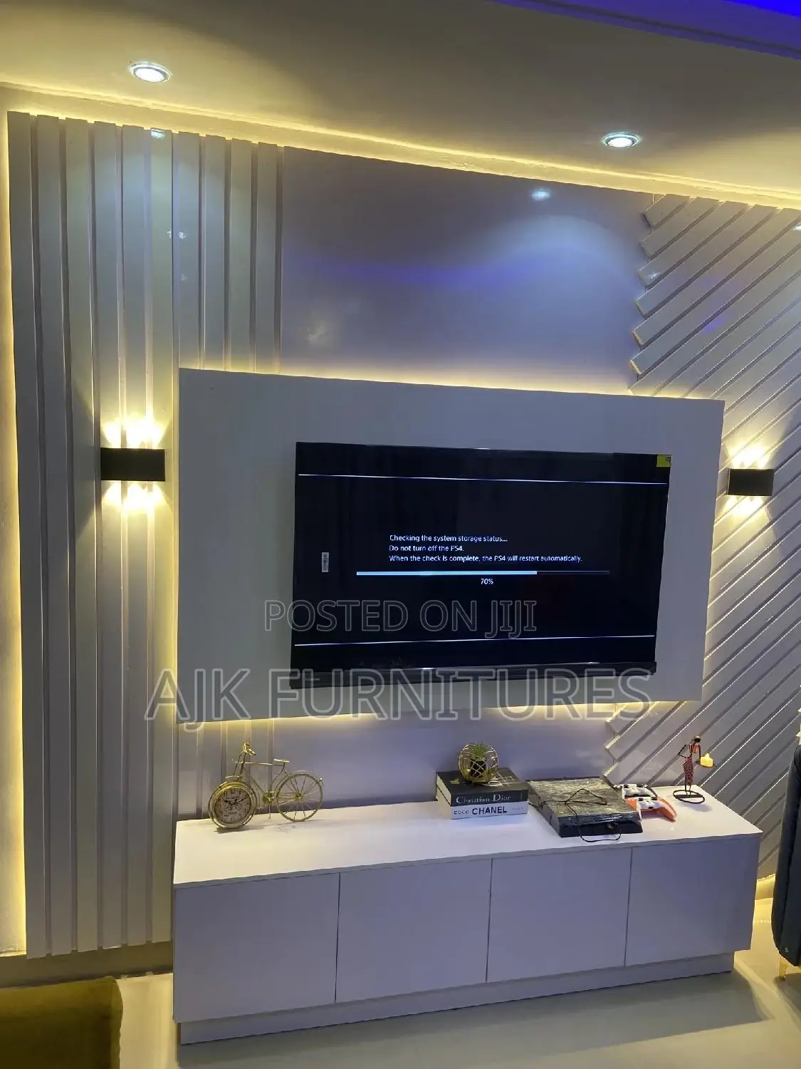 Unique Television Unit