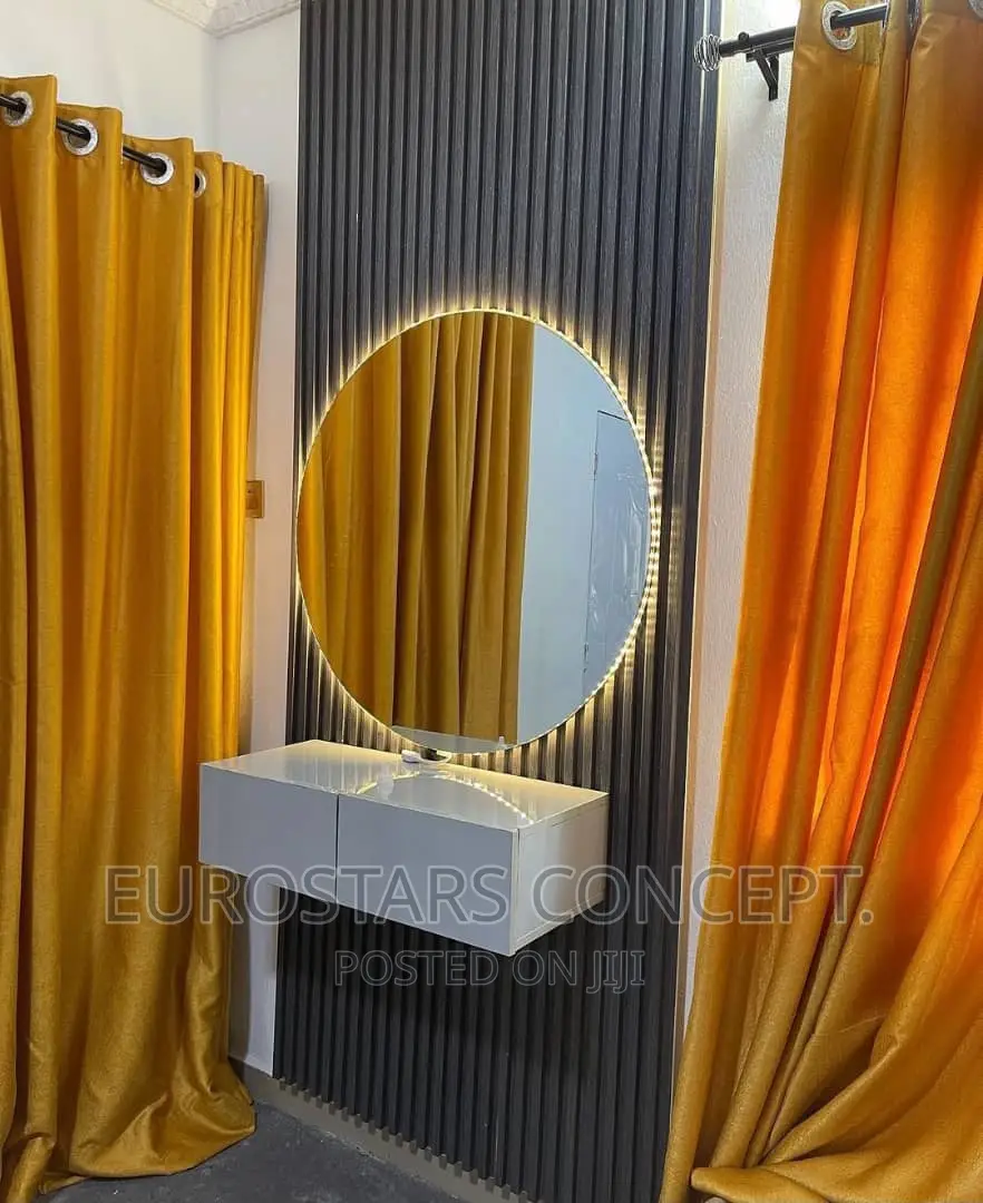 Round Shape Wall Mirror With LED Lights