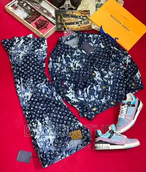 Original LOUIS VUITTON Jeans Up DOWN Available in Store