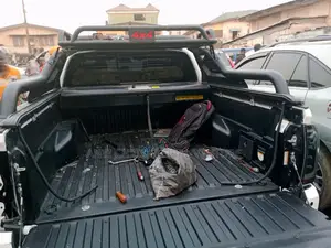 Toyota Hilux Booth Cover Rolling Cover With the Spoiler