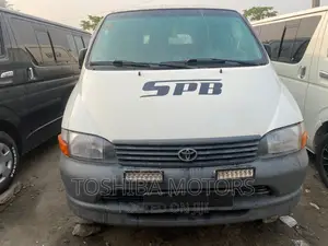 Toyota HiAce 2004 White