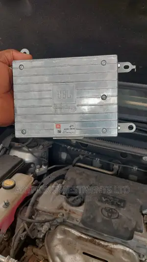 RAV 4 Radio Amplifier