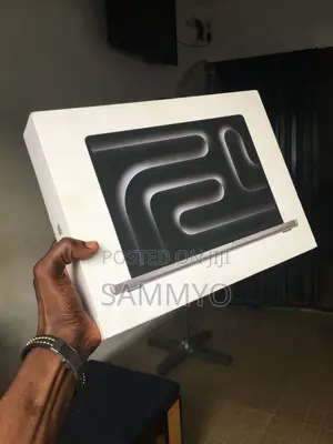 New Laptop Apple MacBook Pro 8GB Apple M3 SSD 1T