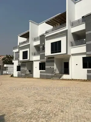 5bdrm Townhouse/Terrace in Guzape for sale