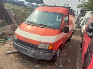 Ford Transit 2002 Orange