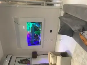 5.5ft Wall Aquarium