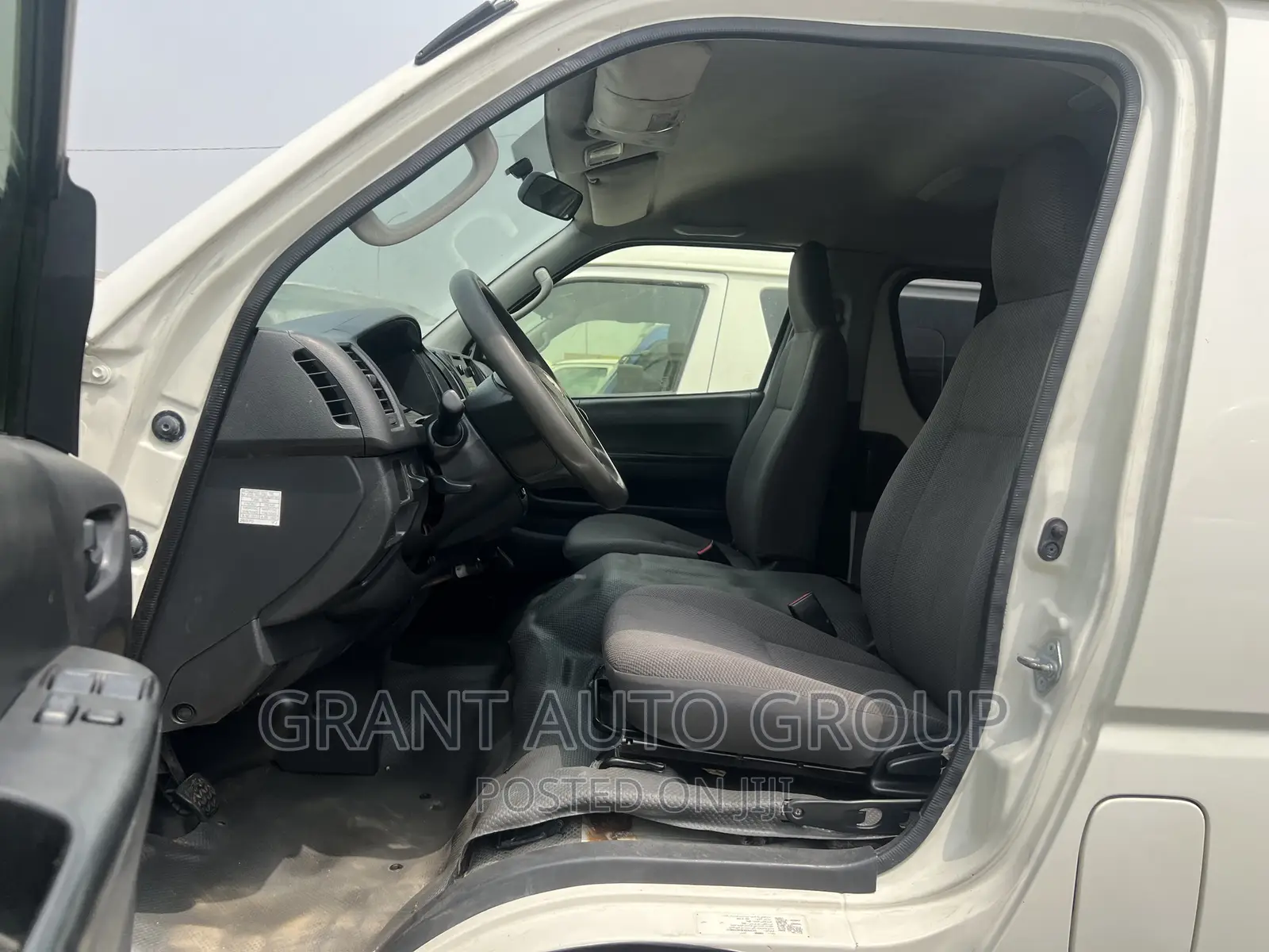 Toyota HiAce 2014 White