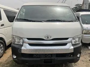 Toyota HiAce 2014 White