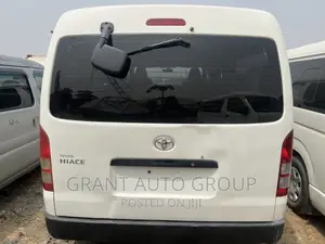 Toyota HiAce 2014 White