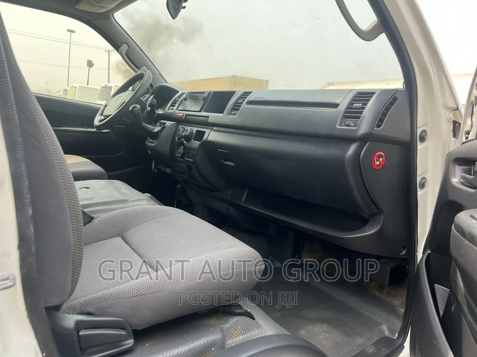 Toyota HiAce 2014 White