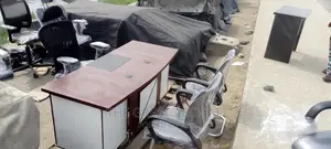 Executive Table With Executive Chair Nd Two Vistor Chair