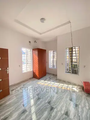 1bdrm Room & Parlour in Chevron for rent