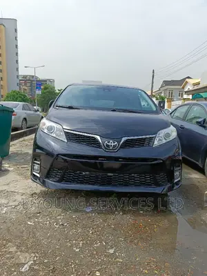 Toyota Sienna XLE FWD 2019 Black