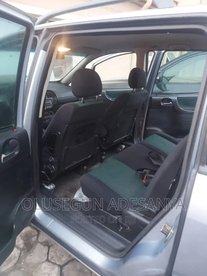 Opel Vivaro 2003 Red