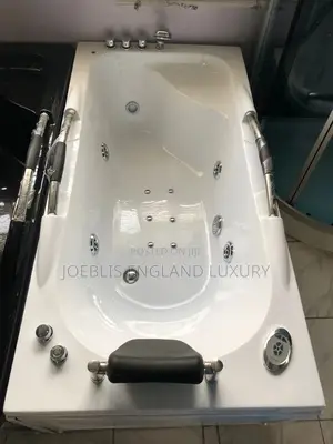 Single Jacuzzi