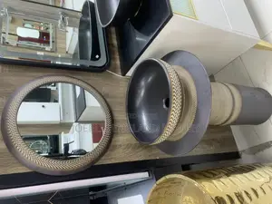 Dinning Basin With Mirror