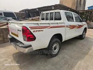 Toyota Hilux 2016 White