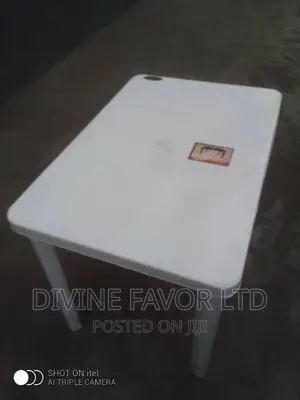 Plastic Table for Restaurant and Event Centres