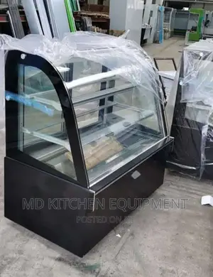 4ft Curve Glass Cake Chiller