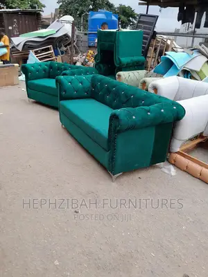 7 Seater Green Chesterfield Sofa